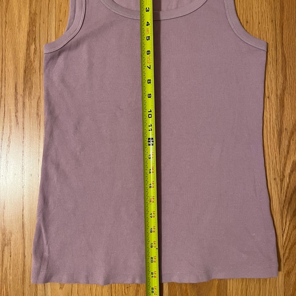 Uniqlo women’s soft ribbed lavender tank top size Medium - Picture 4 of 6